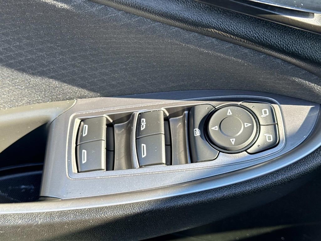 Used 2023 Chevrolet Malibu LT image 19