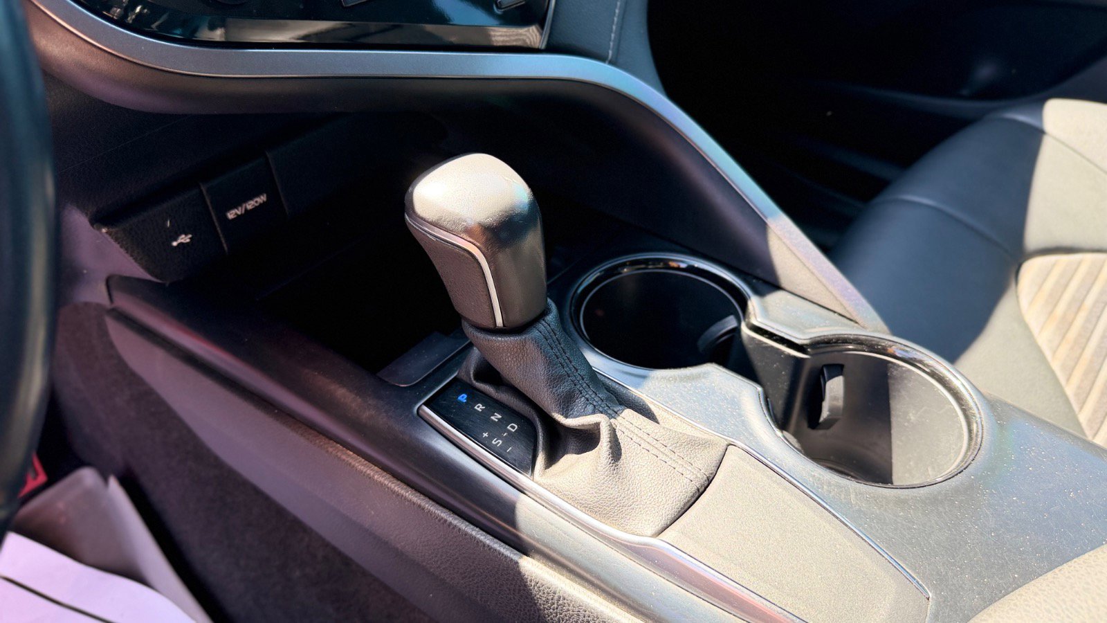 Used 2020 Toyota Camry SE image 38