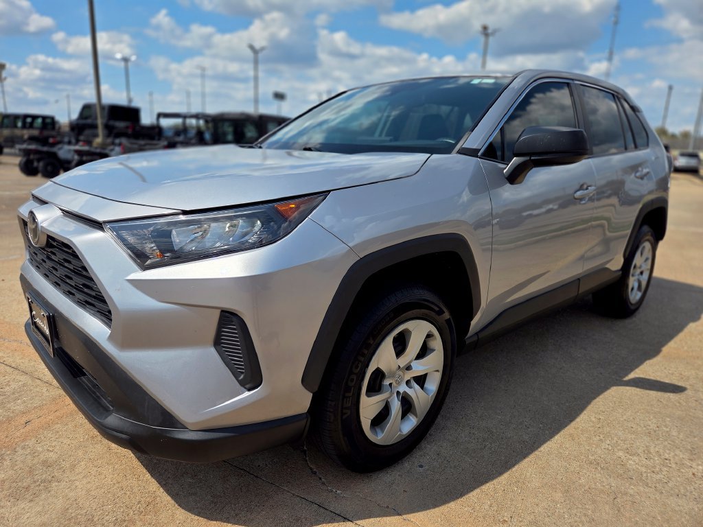 Used 2022 Toyota RAV4 LE FWD image 1