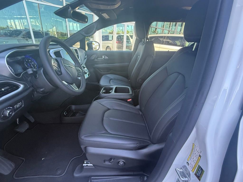 New 2026 Chrysler Pacifica Select image 10