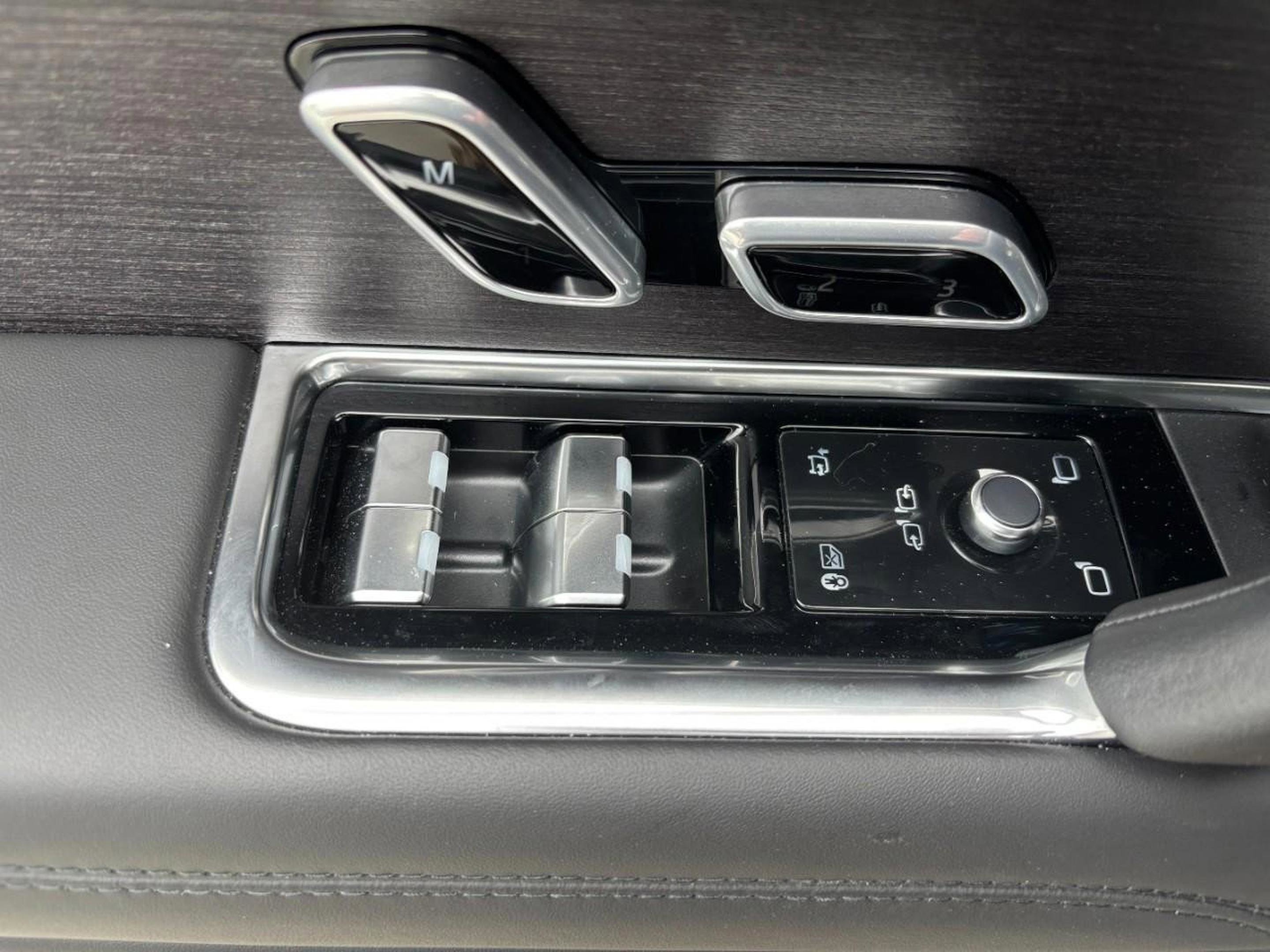 New 2025 Land Rover Range Rover SE image 34