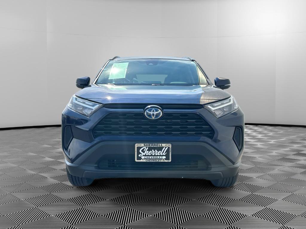 Used 2022 Toyota RAV4 XLE AWD/4WD image 2