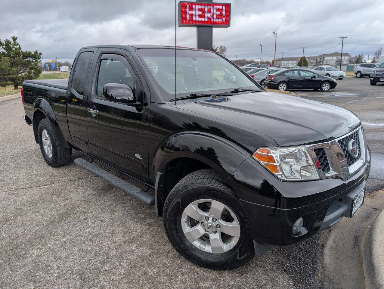 Used 2012 Nissan Frontier SV image 3