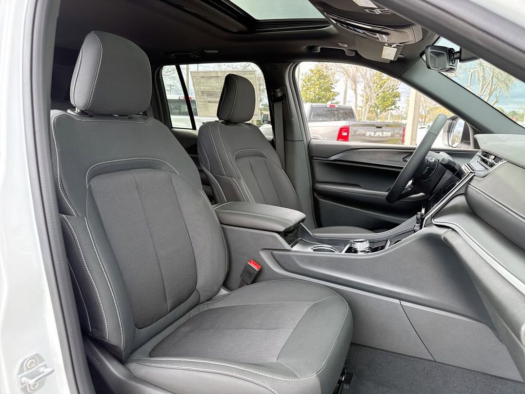 New 2026 Jeep Grand Cherokee Laredo image 25