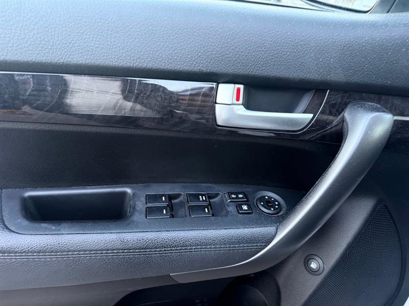 Used 2014 Kia Sorento LX image 28