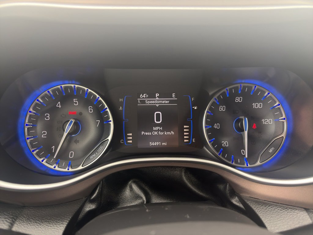 Used 2018 Chrysler Pacifica Touring-L FWD image 8