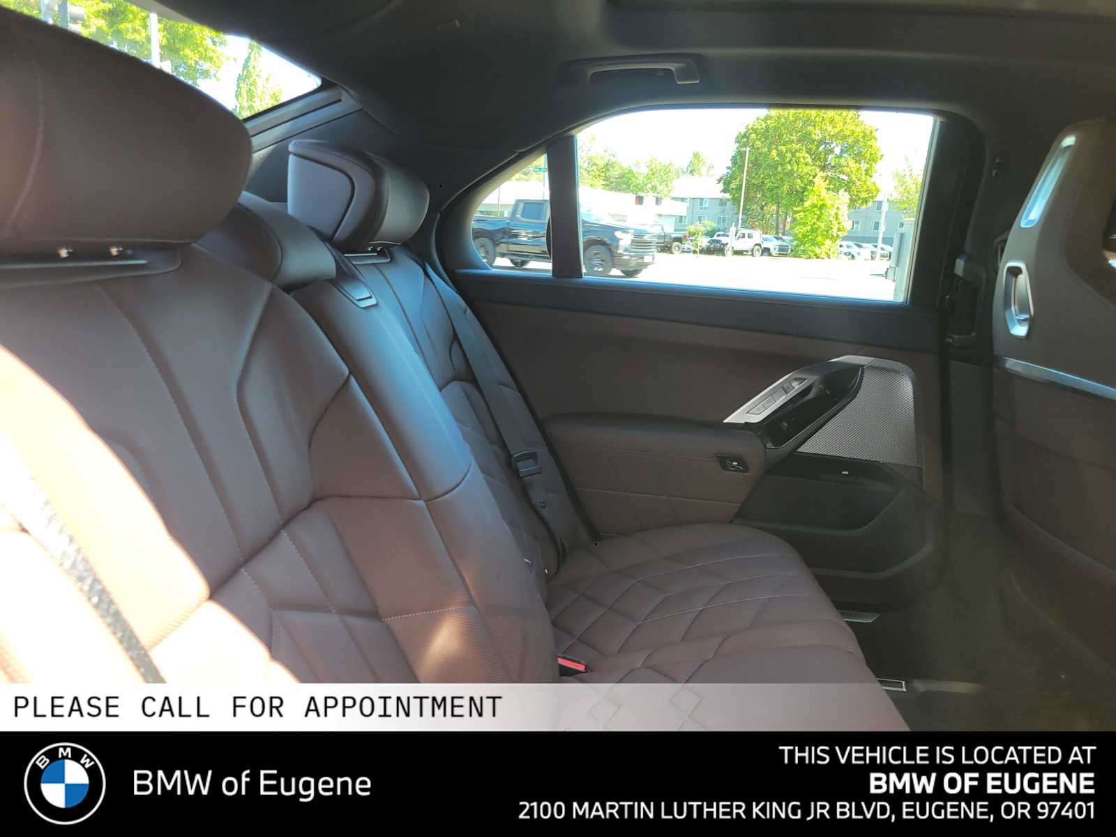 Used 2025 BMW i7 eDrive50 w/ M Sport Package RWD image 15