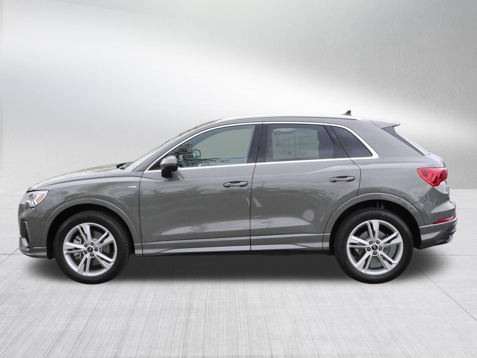 Used 2023 Audi Q3 2.0T Premium w/ Convenience Package AWD/4WD image 4
