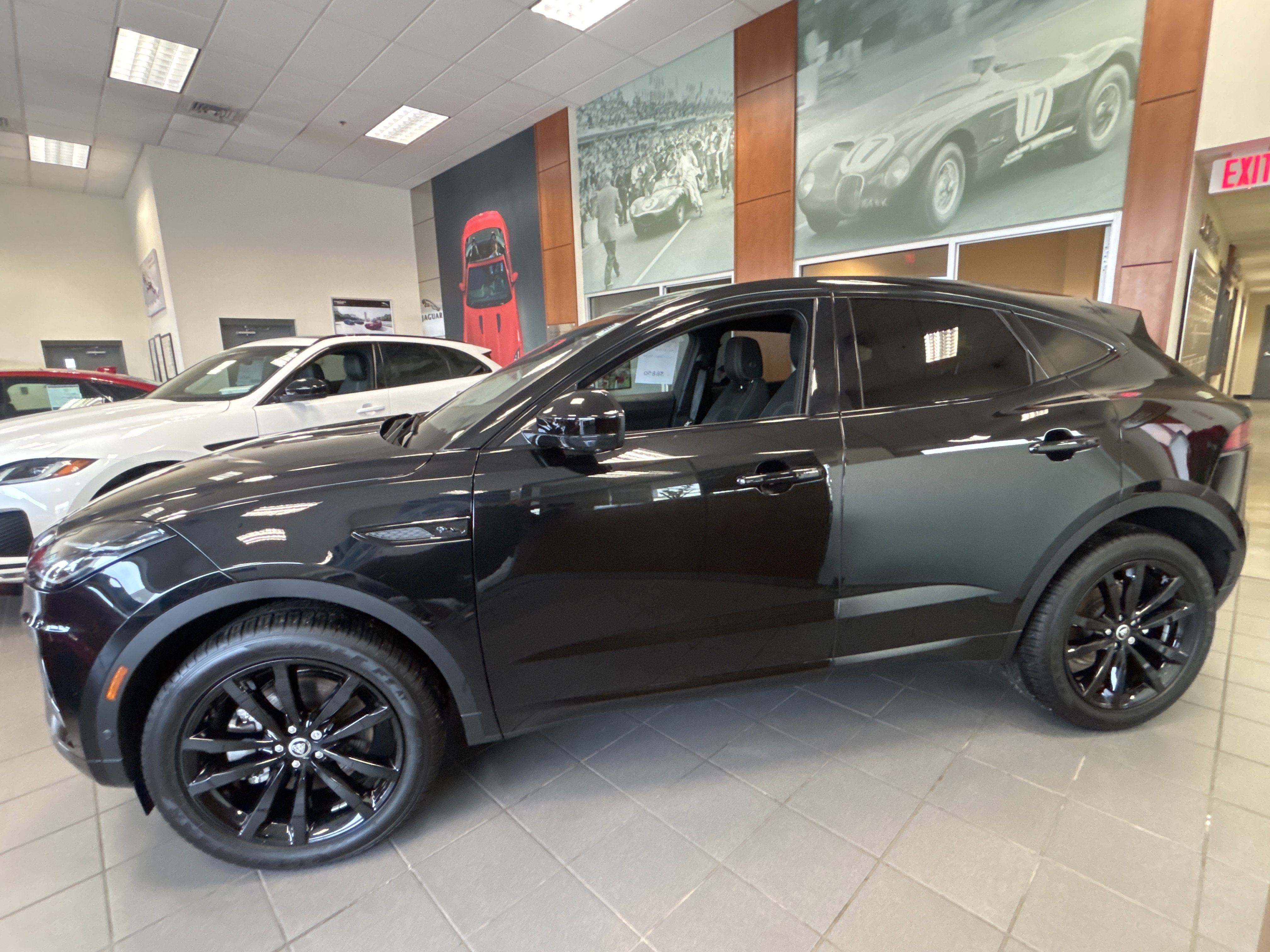 Used 2024 Jaguar E-PACE R-Dynamic SE image 2