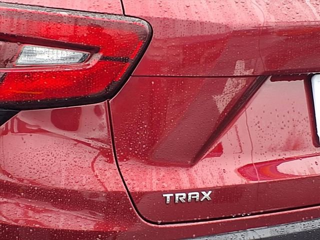 Used 2025 Chevrolet Trax LT w/ LT Convenience Package image 24