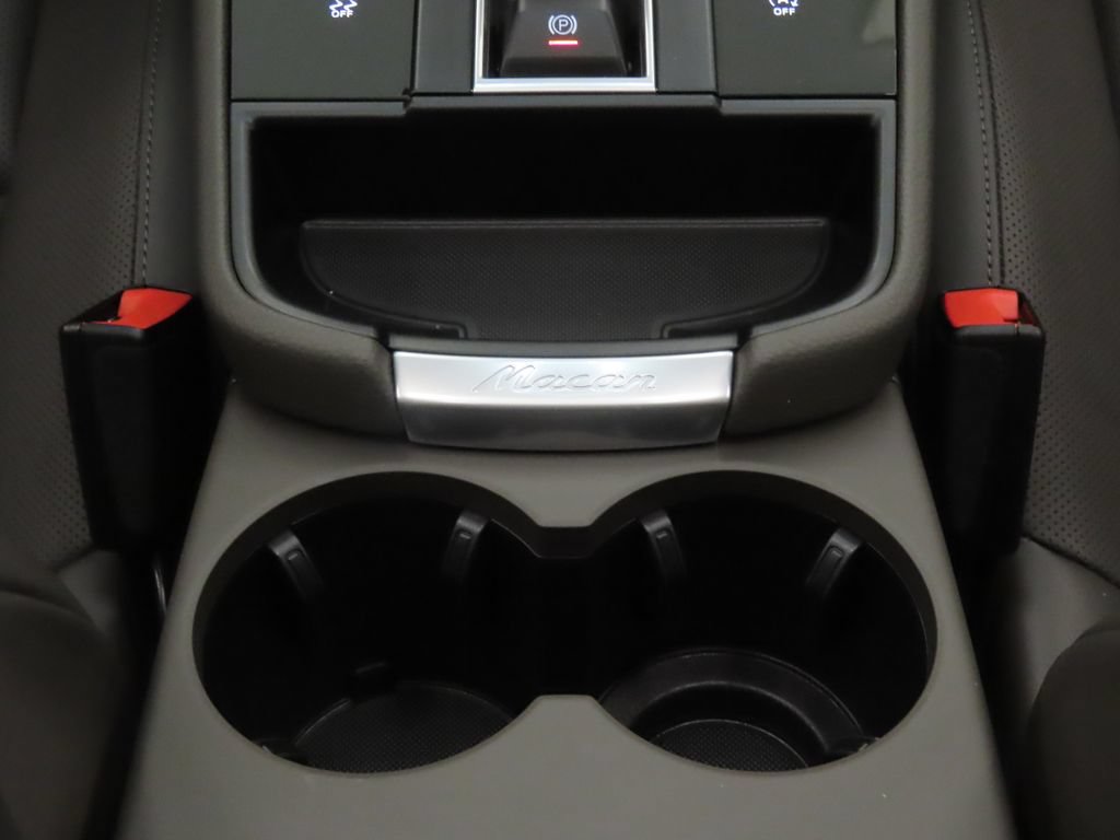Certified 2026 Porsche Macan AWD/4WD image 29