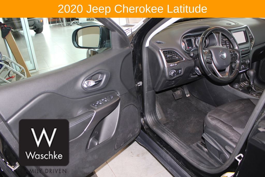Used 2020 Jeep Cherokee Latitude w/ Cold Weather Group image 15