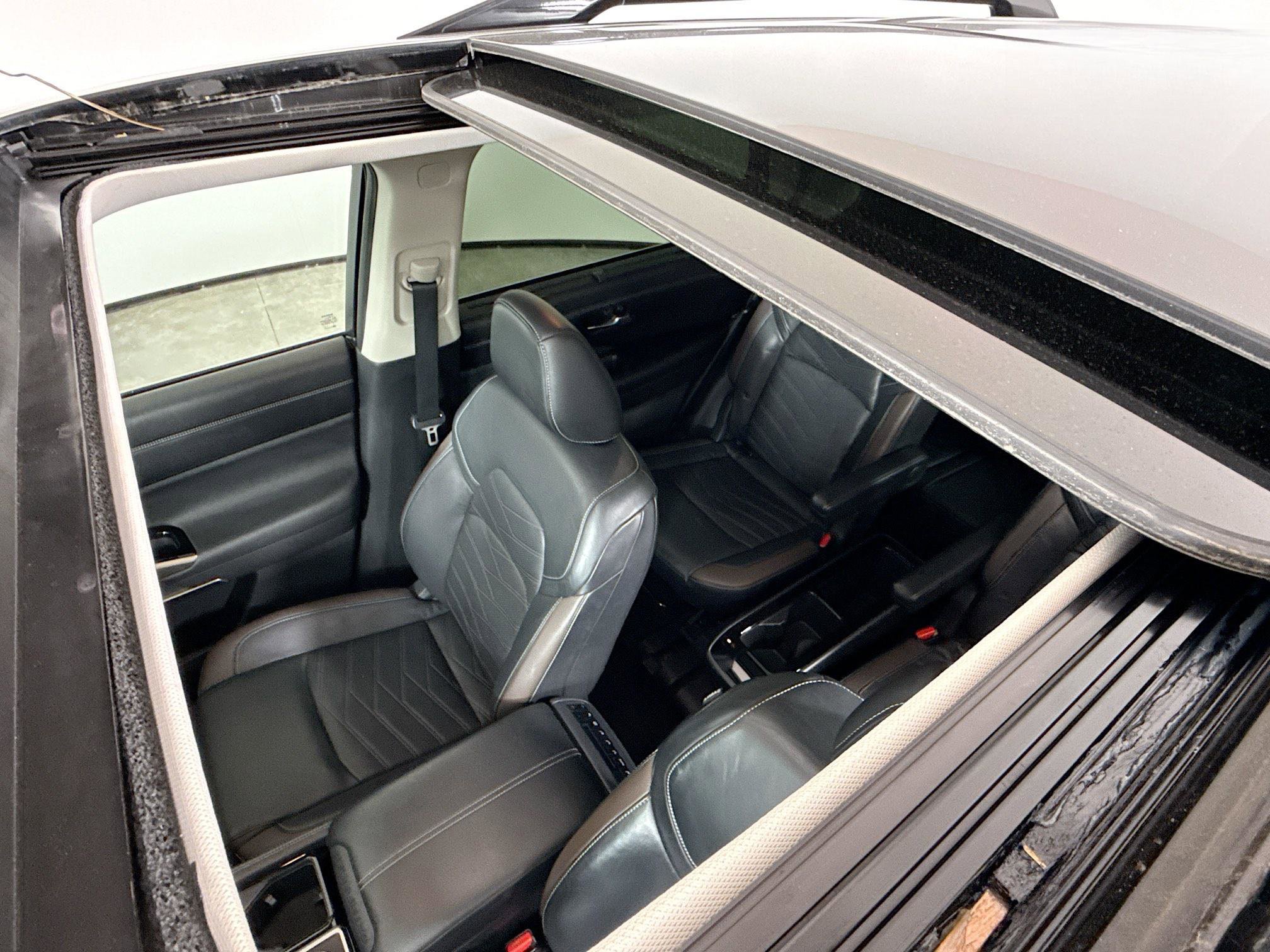 Used 2022 Nissan Pathfinder Platinum w/ Cargo Package image 14
