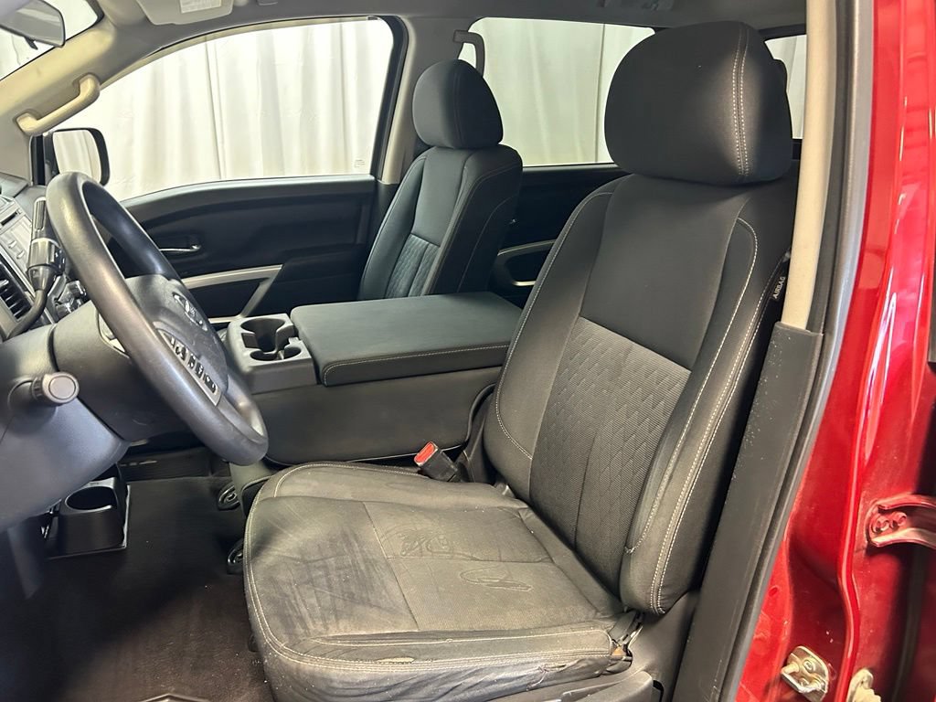 Used 2018 Nissan Titan SV AWD/4WD image 8