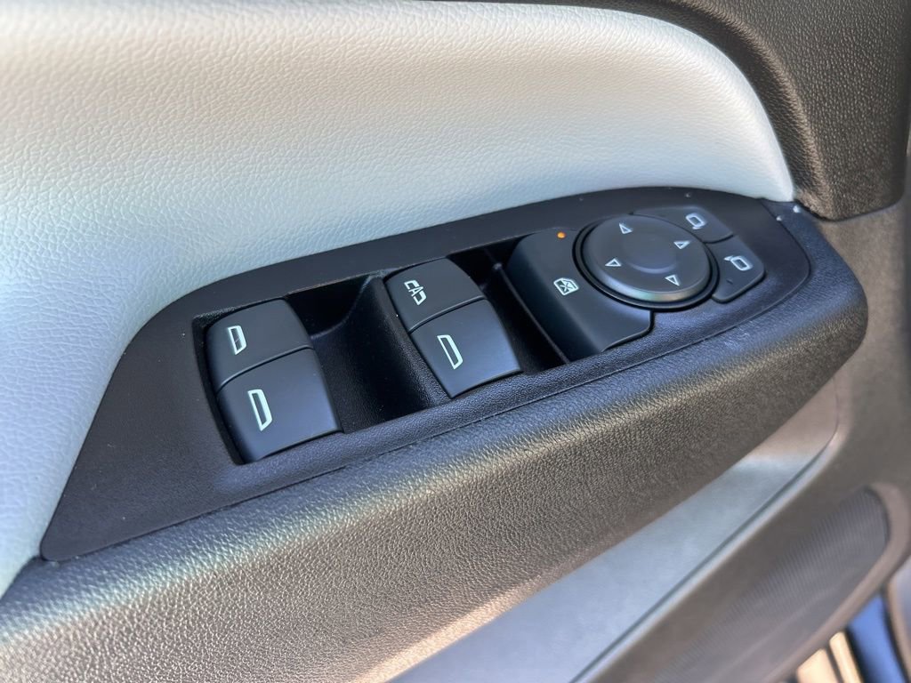 Used 2022 Chevrolet Equinox LS w/ LS Convenience Package image 14