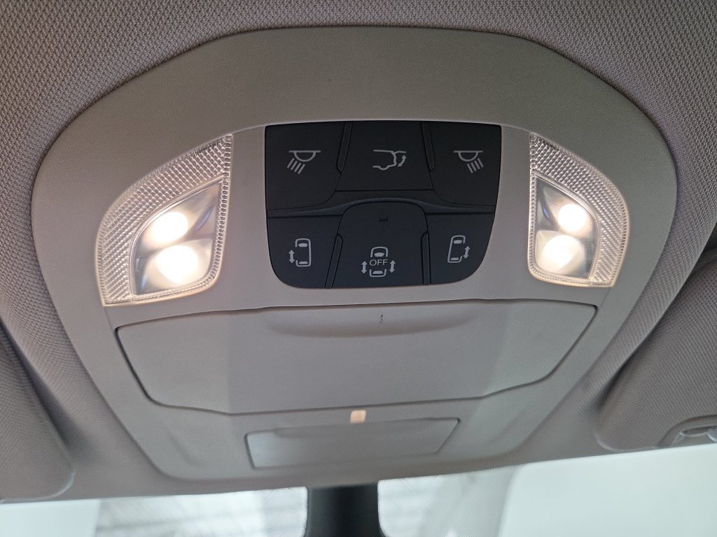 Used 2023 Chrysler Pacifica Touring-L FWD image 41