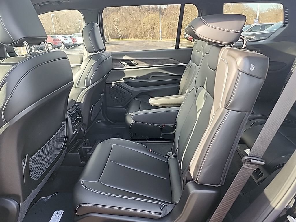 New 2025 Jeep Grand Cherokee L Limited w/ Black Appearance Package image 23