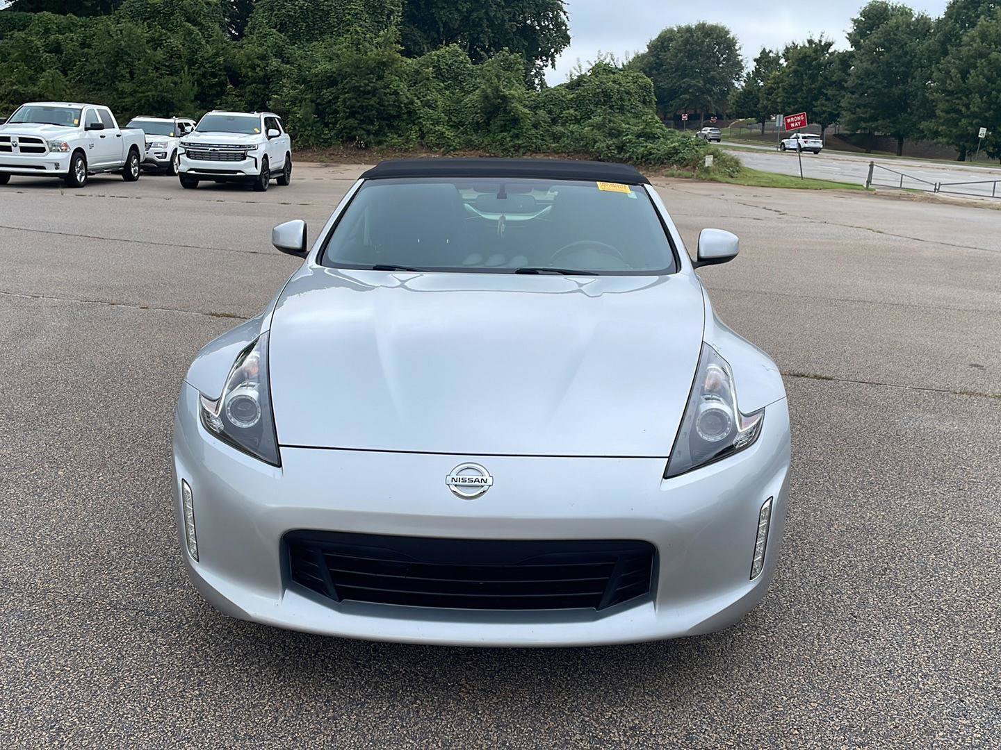 Used 2018 Nissan 370Z Touring RWD image 2