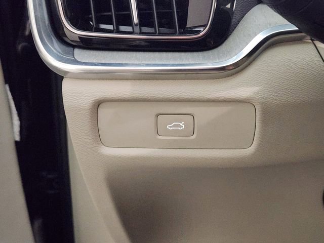 New 2026 Volvo V60 B5 Cross Country Plus w/ Protection Package Premier image 22
