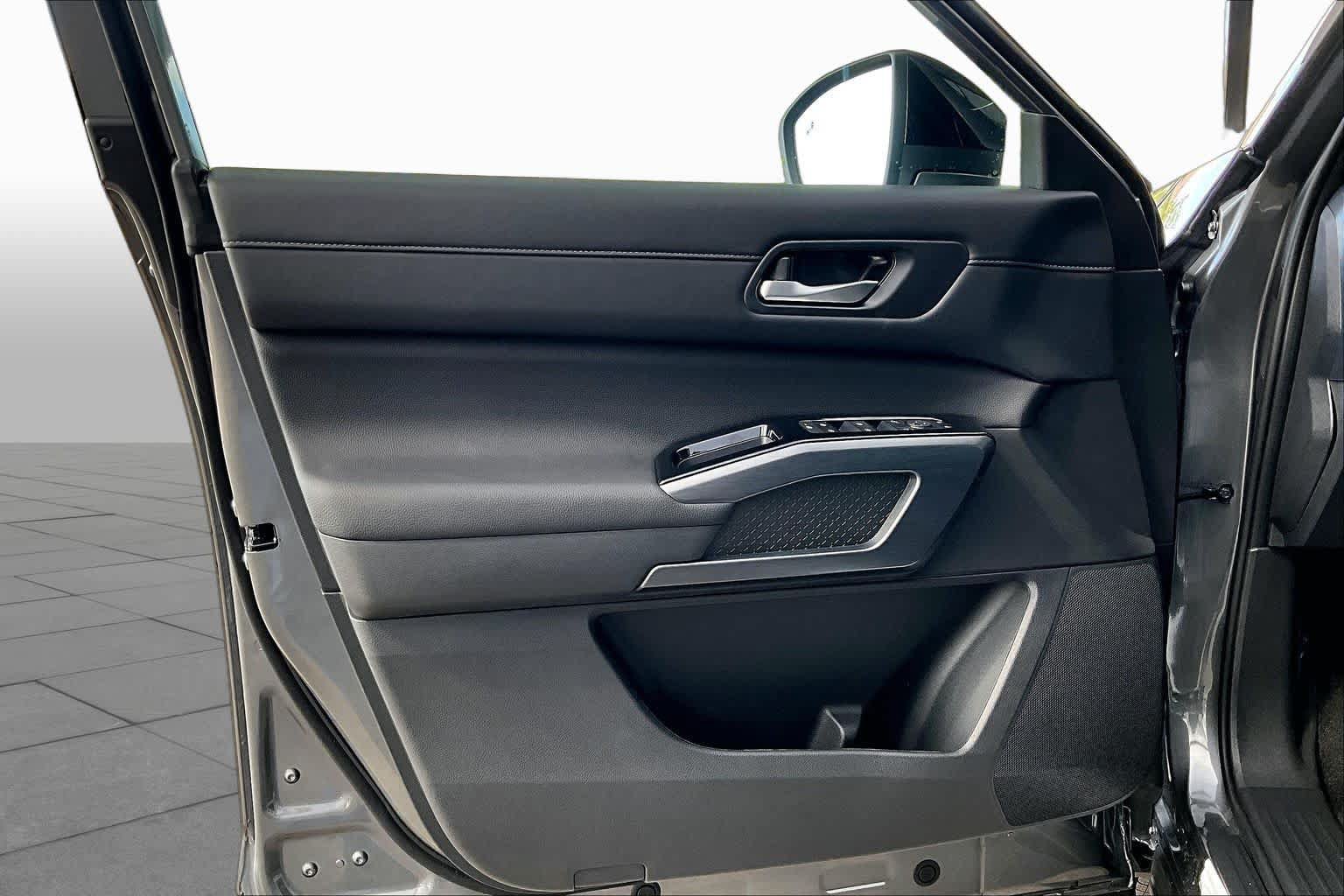New 2026 Nissan Pathfinder SL FWD image 13