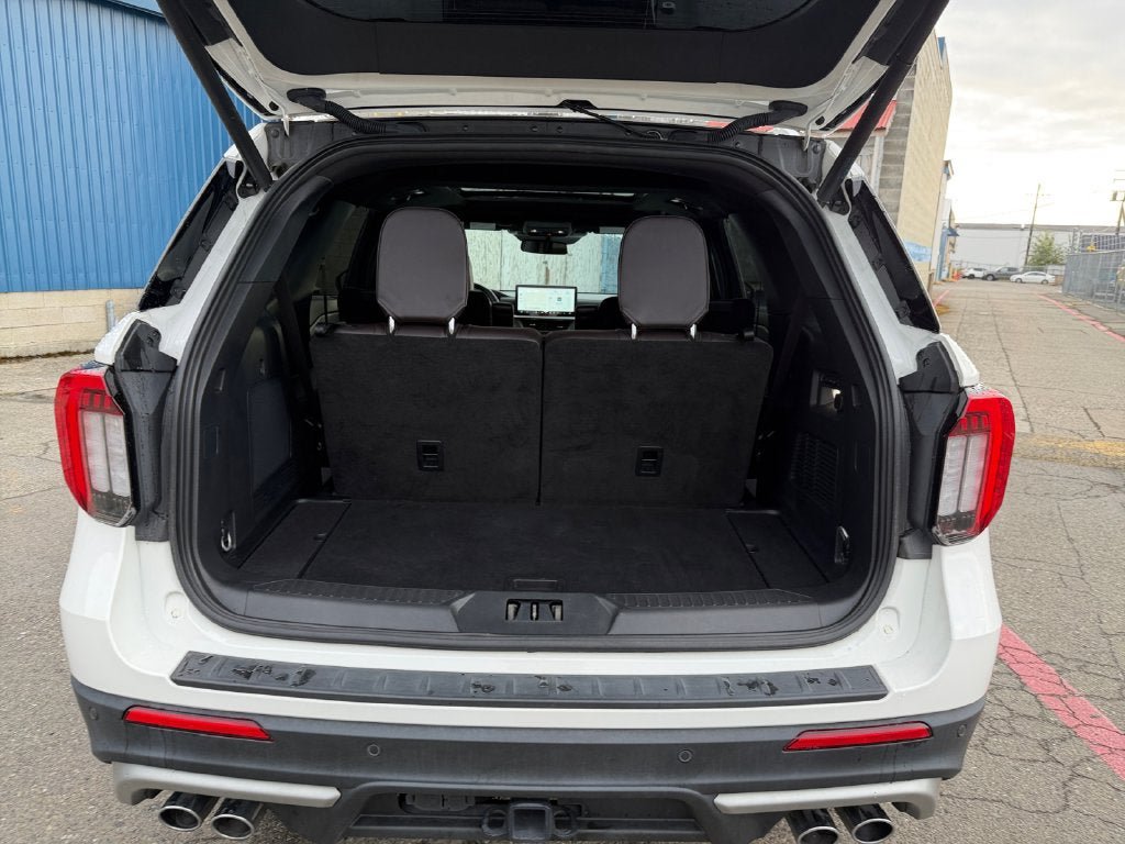 Certified 2025 Ford Explorer Platinum w/ Ultimate Package AWD/4WD image 23