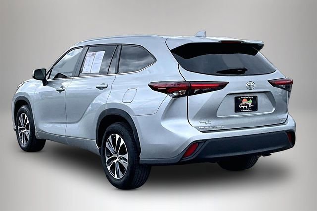 Used 2024 Toyota Highlander LE image 4