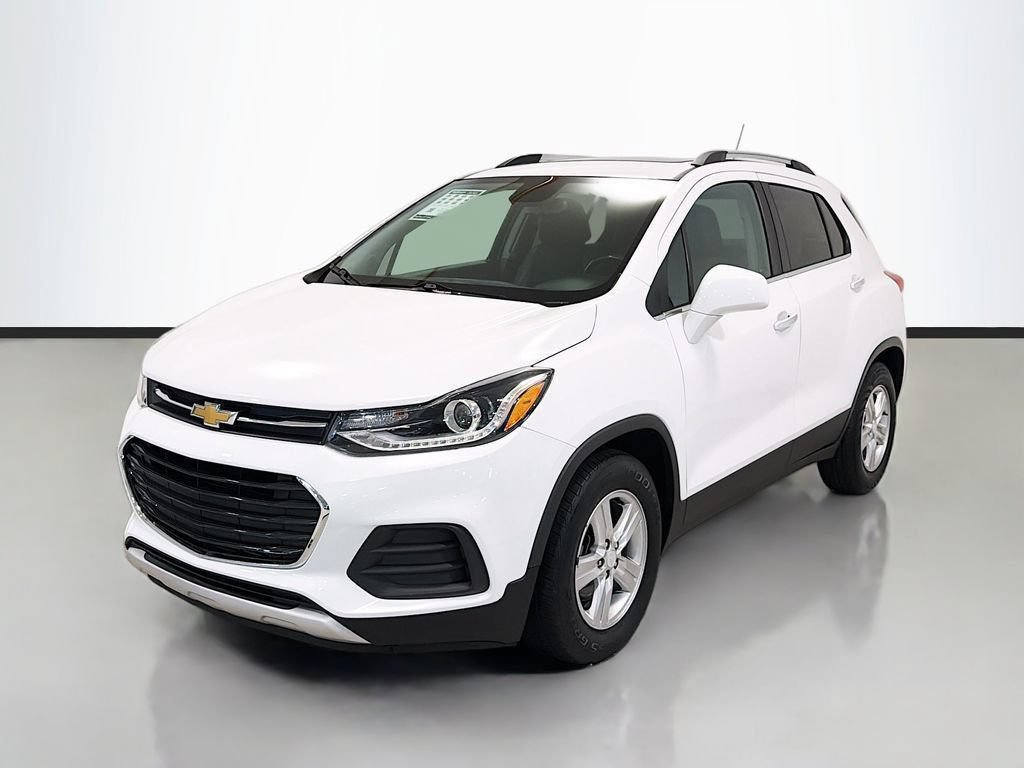 Used 2020 Chevrolet Trax LT w/ Sun & Sound Package FWD image 17