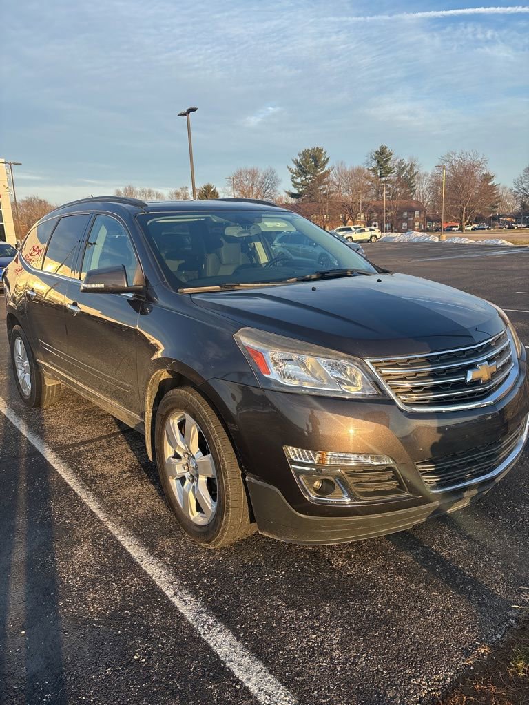 Used 2017 Chevrolet Traverse LT w/ Style and Technology Package image 3