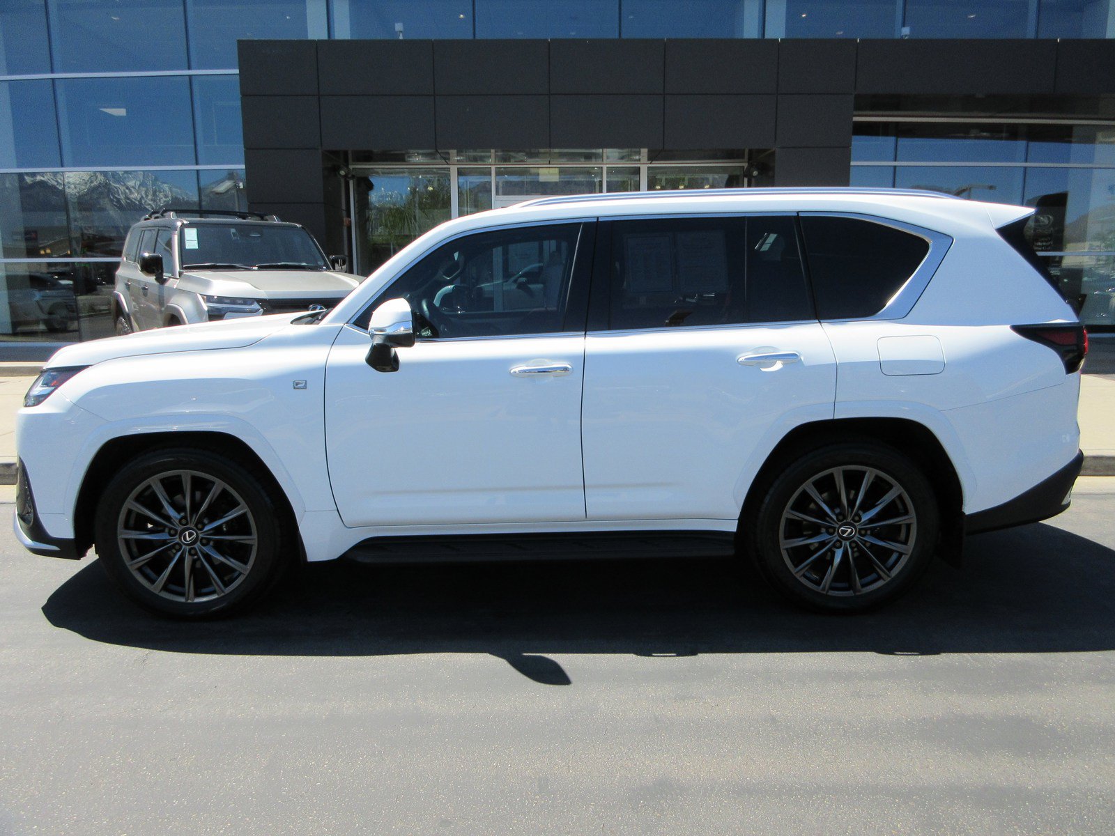 Used 2024 Lexus LX 600 F Sport AWD/4WD image 4