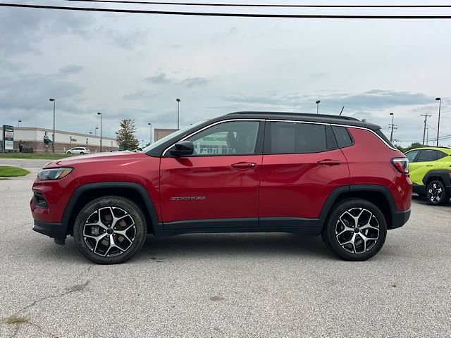 Used 2025 Jeep Compass Limited AWD/4WD image 4