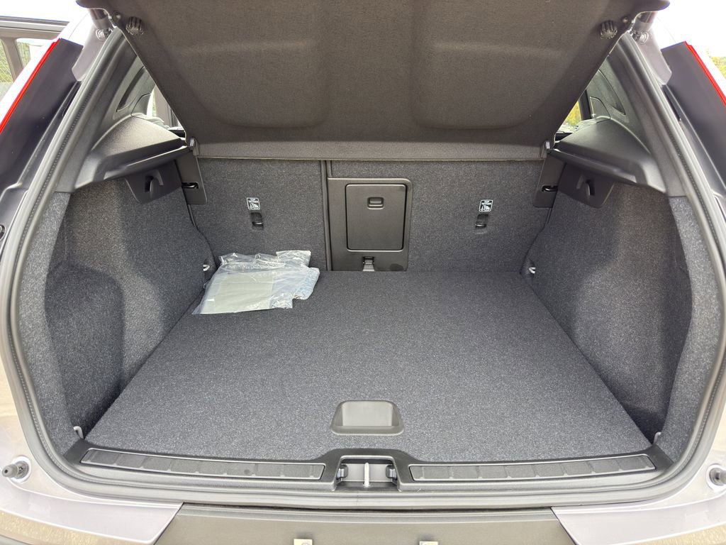 New 2026 Volvo XC40 B5 Core w/ Climate Package image 12