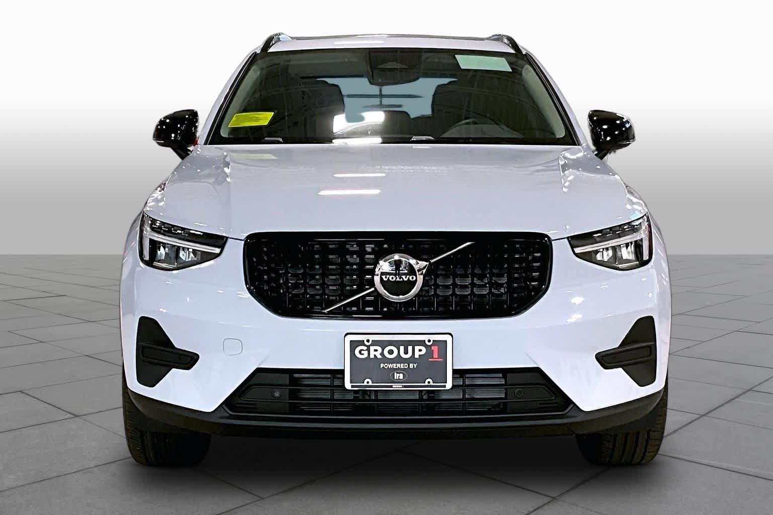 New 2026 Volvo XC40 B5 Core w/ Protection Package Premier AWD/4WD image 2