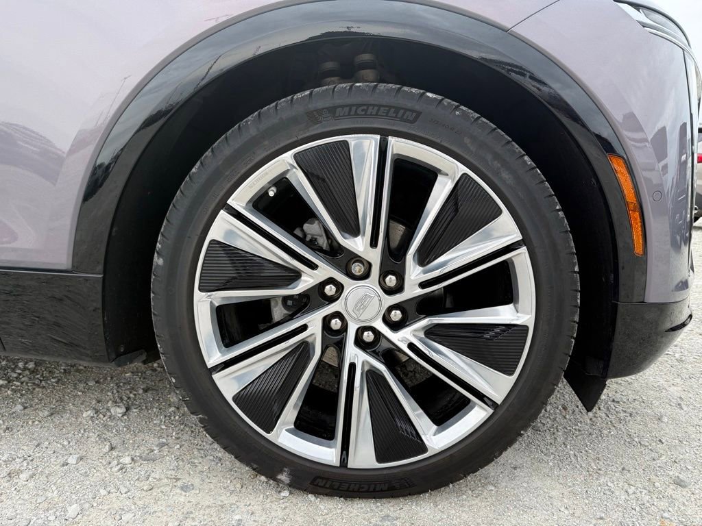 Certified 2025 Cadillac Lyriq Luxury w/ LPO, Floor Liner Package AWD/4WD image 17