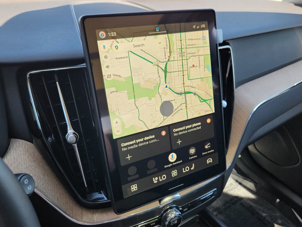 New 2026 Volvo XC60 B5 Plus w/ Climate Package image 7