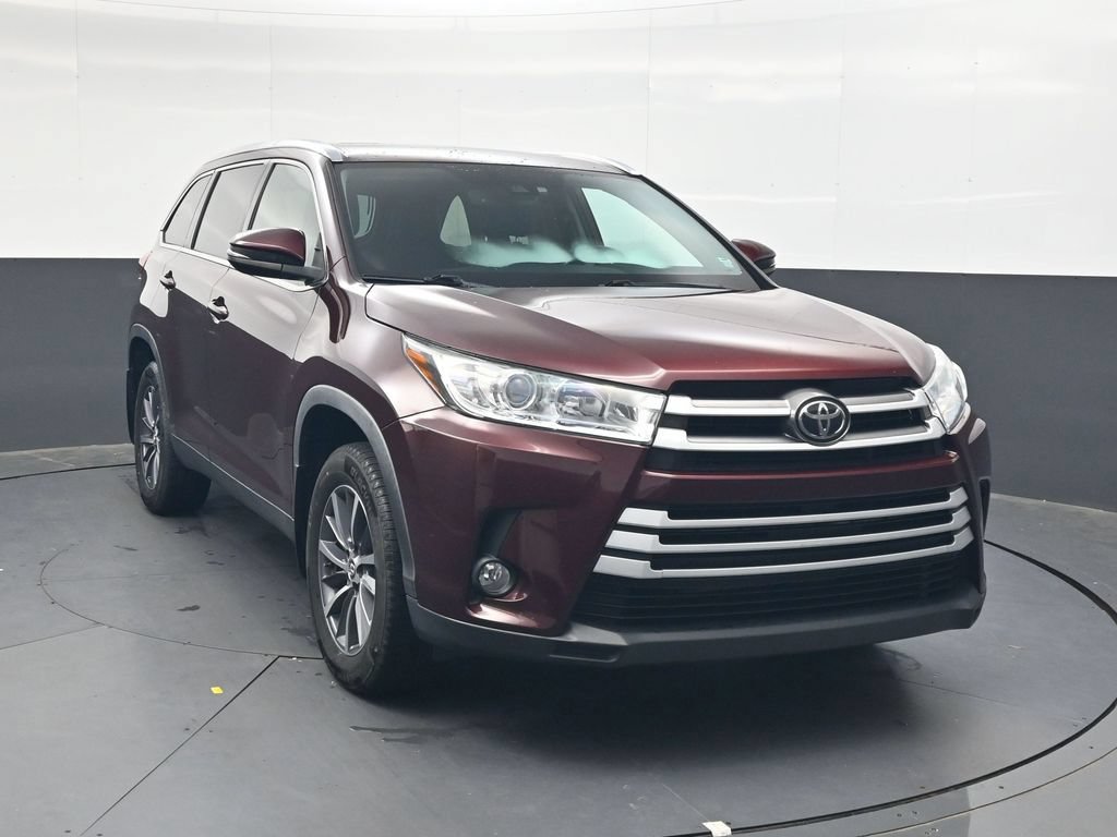 Used 2019 Toyota Highlander XLE AWD/4WD image 2