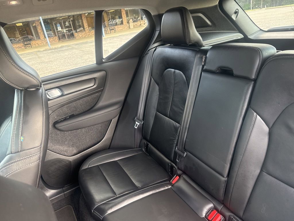 Used 2023 Volvo XC40 B5 Plus AWD/4WD image 13