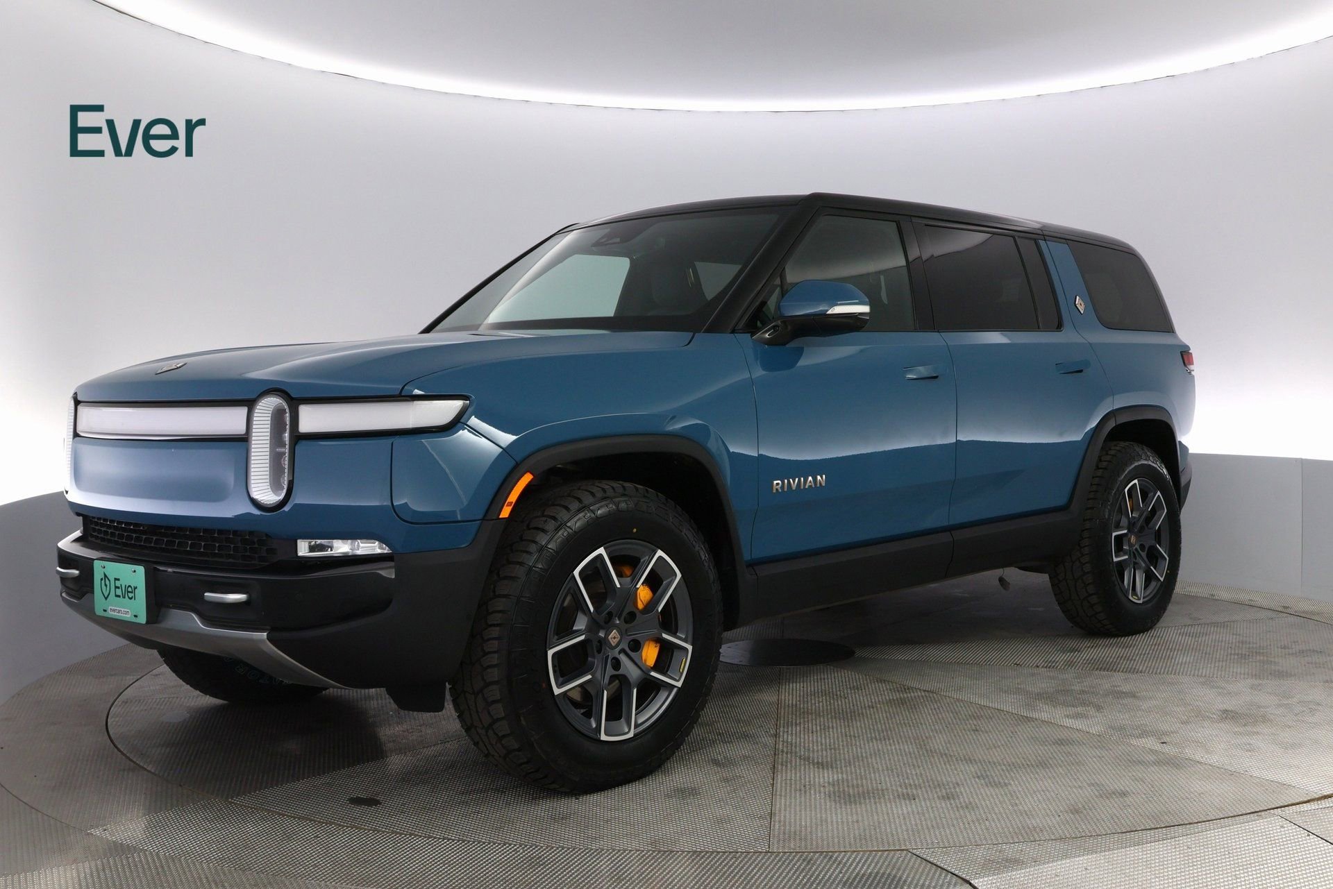 Used 2023 Rivian R1S Adventure image 2