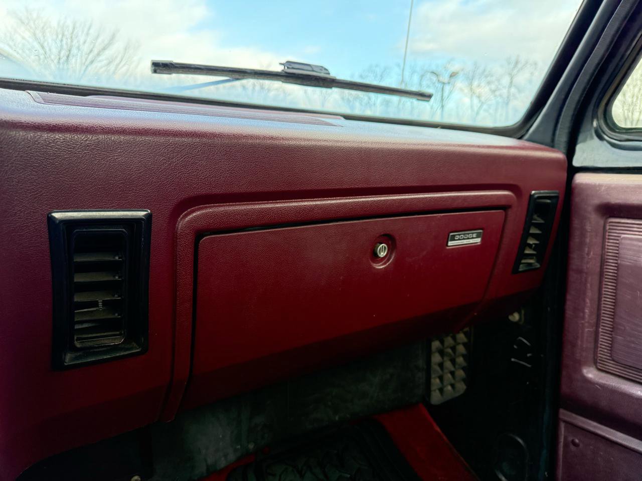 Used 1989 Dodge D/W Truck 100 RWD image 31