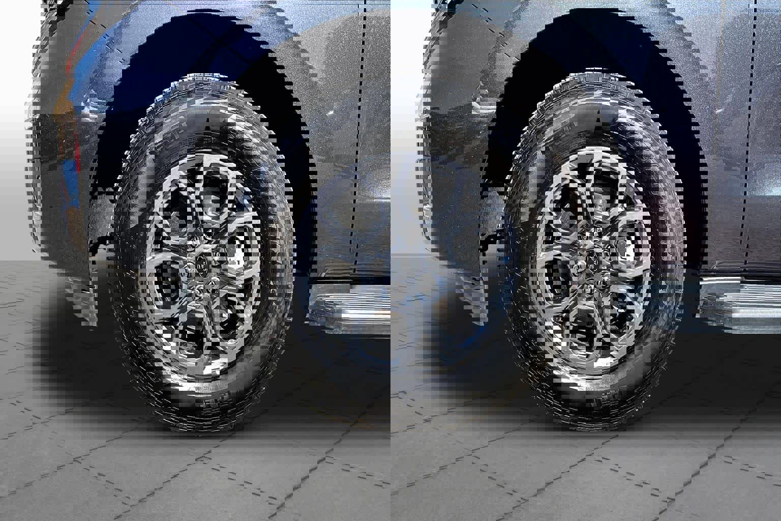 Used 2025 Ford Expedition Active image 11