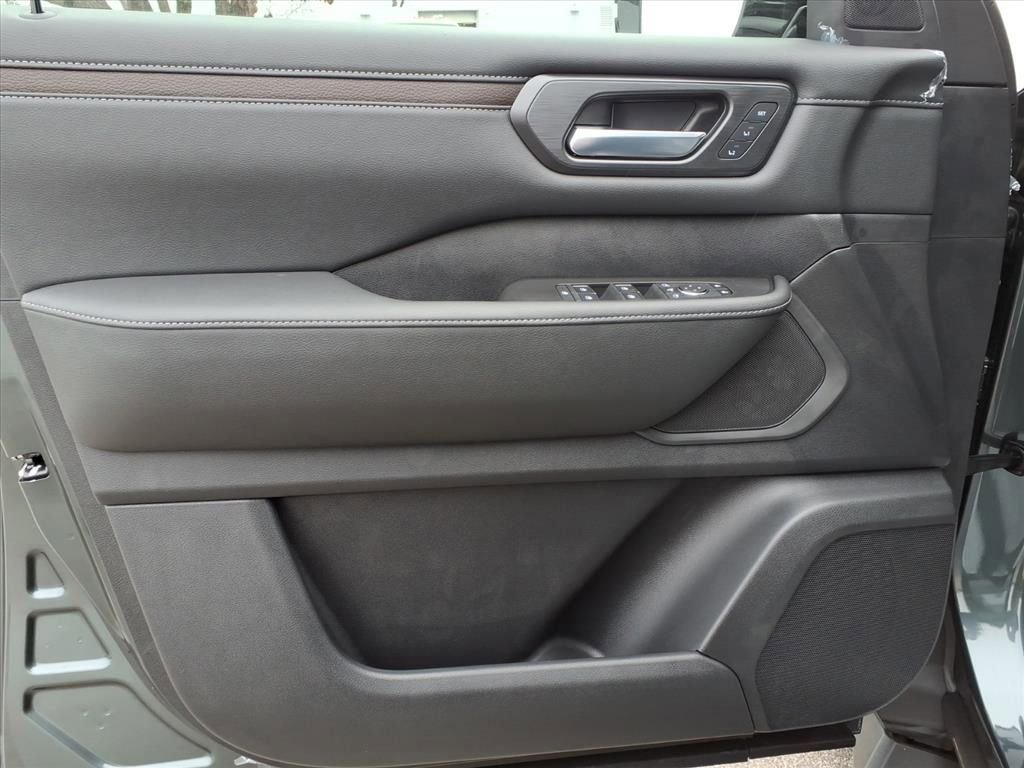 New 2026 Nissan Armada SL w/ Captain's Chari Seat Package image 5