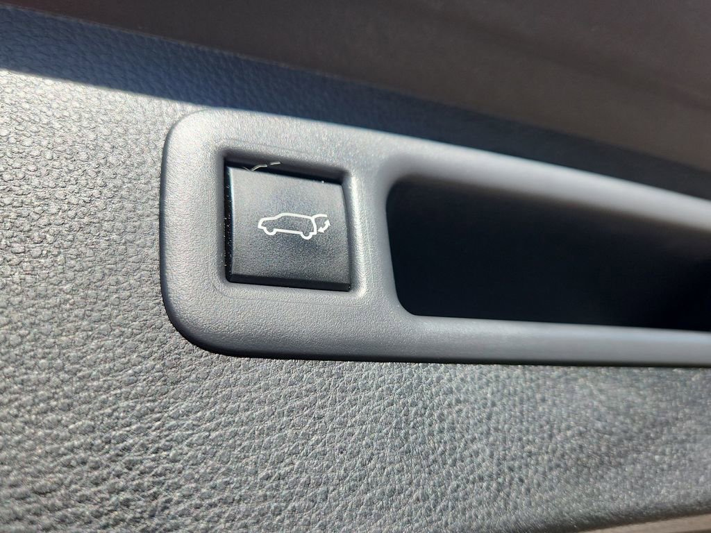 Used 2023 Toyota Highlander XSE image 12