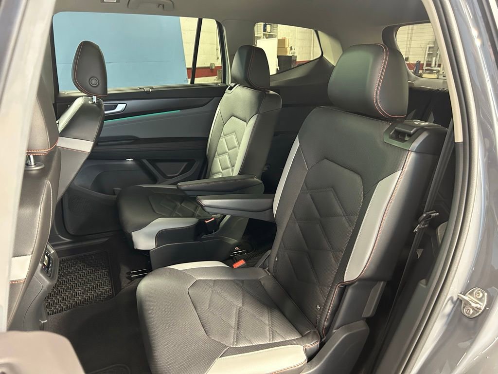 Used 2024 Volkswagen Atlas Peak Edition SE image 34
