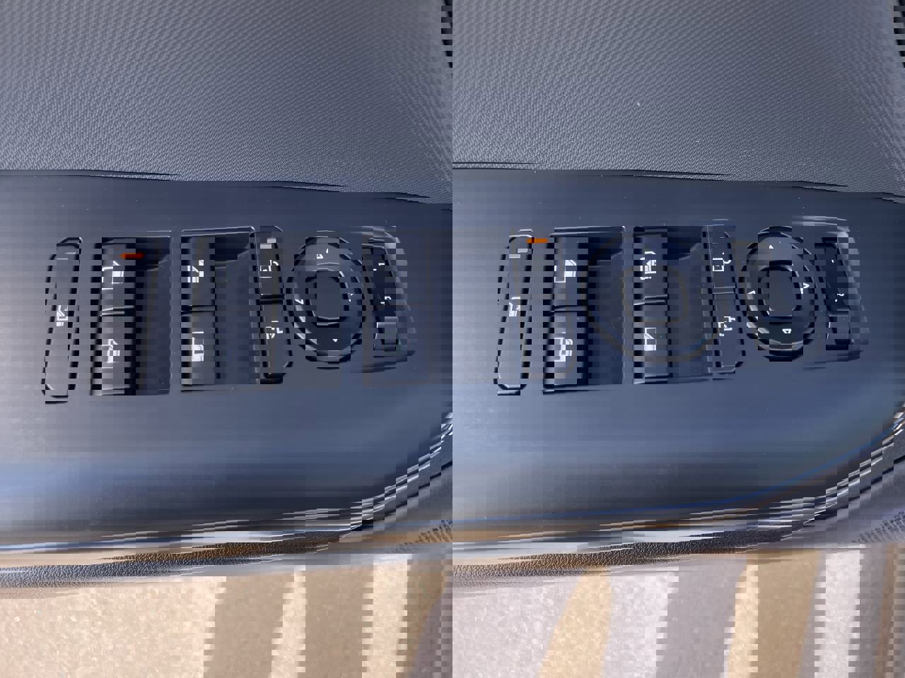 Certified 2025 Kia K4 LXS FWD image 18