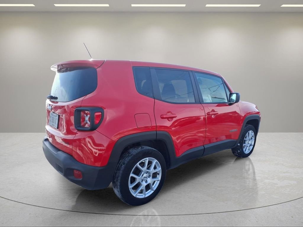 Used 2023 Jeep Renegade Latitude AWD/4WD image 3
