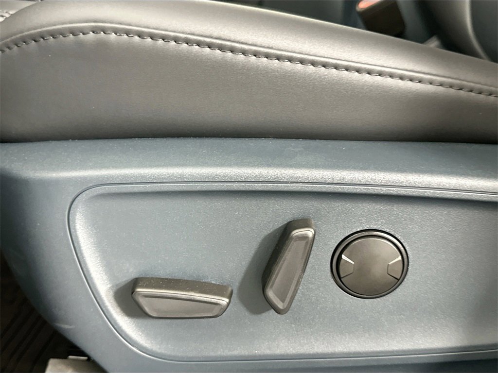 New 2025 Ford Maverick Lariat w/ Black Appearance Package image 22