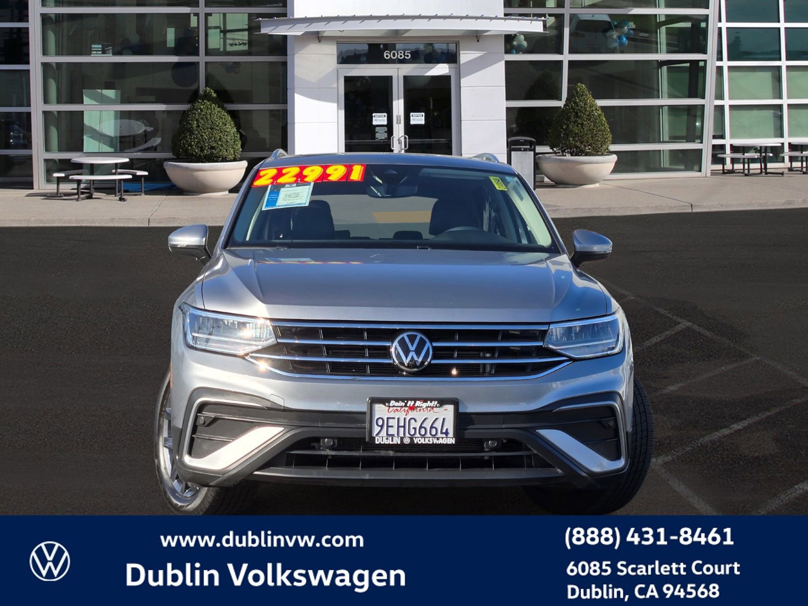 Certified 2022 Volkswagen Tiguan SE w/ Panoramic Sunroof Package image 2