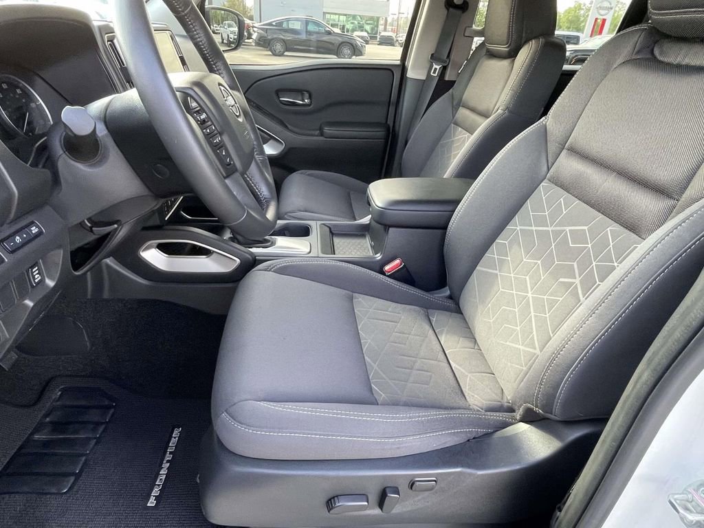 Used 2025 Nissan Frontier SV w/ SV Convenience Package image 13