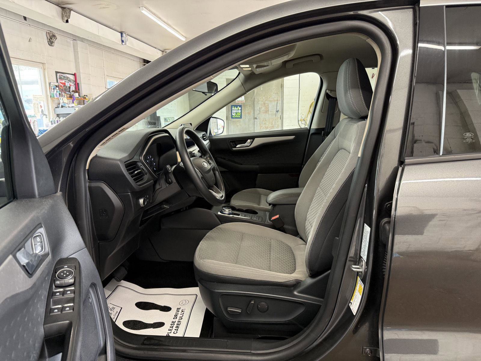 Used 2020 Ford Escape SE image 13