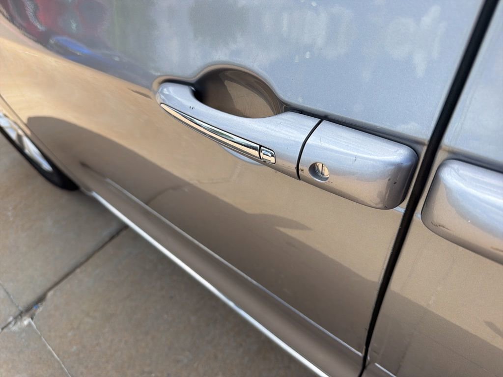 Used 2017 Chrysler Pacifica Touring-L image 11