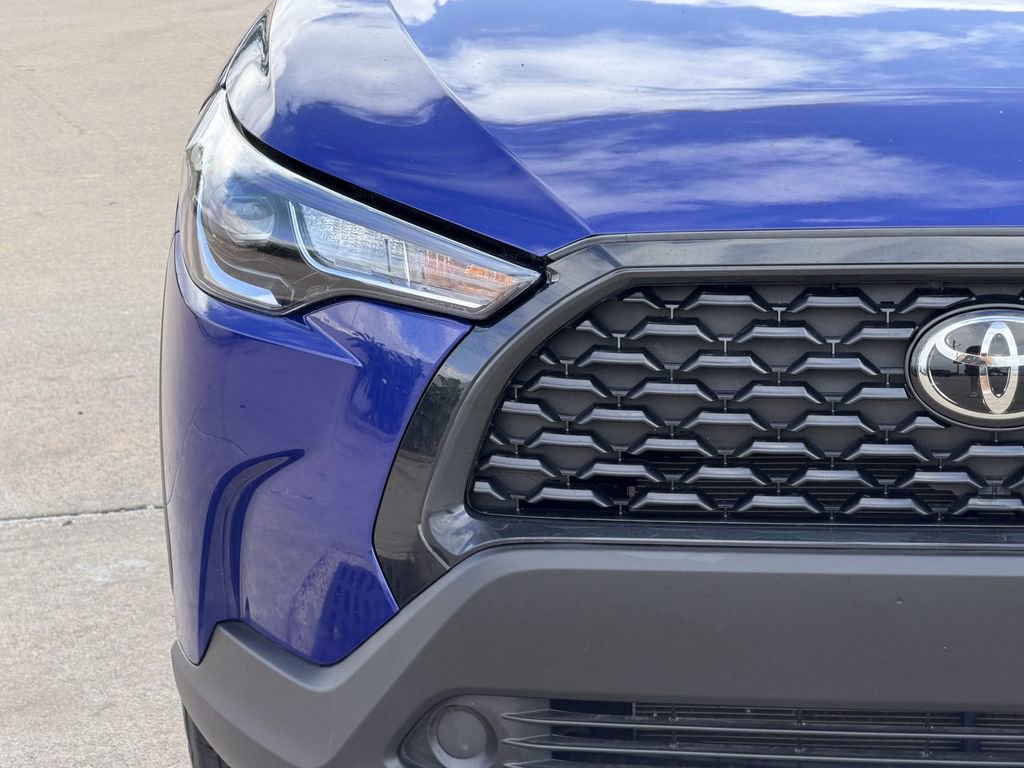 Used 2025 Toyota Corolla Cross LE FWD image 5